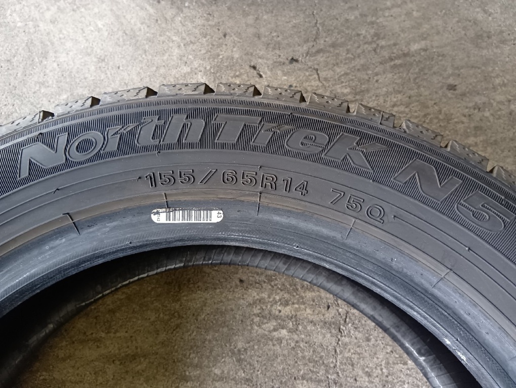 Autobacs - Used studded tires (155/65R14) 7mm thick, set of 4