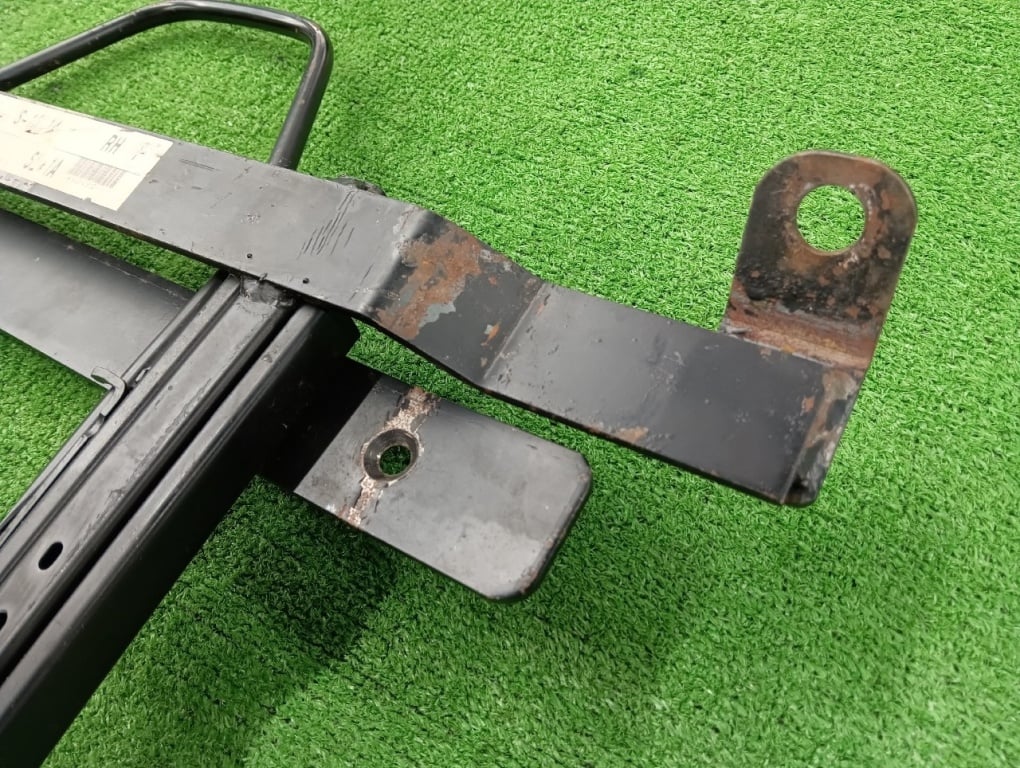 Bride - Seat rail (RH) for Silvia (S13/S14)