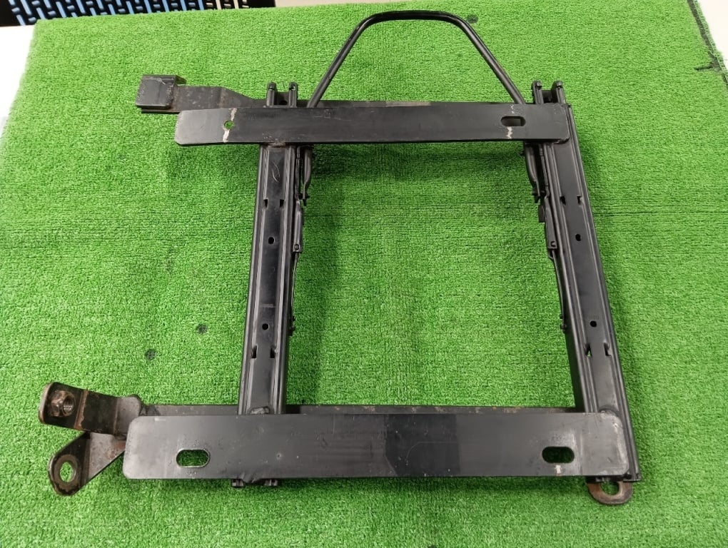 Bride - Seat rail (RH) for Silvia (S13/S14)