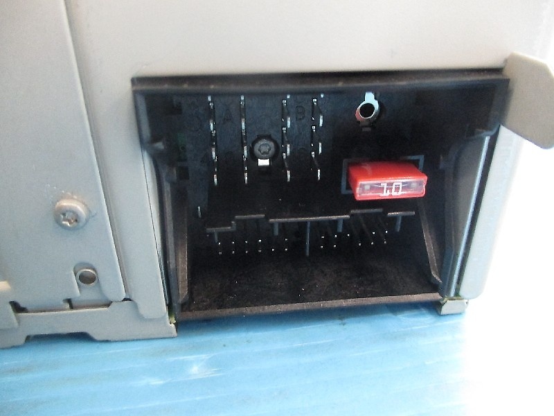 Volkswagen - Golf? Genuine CD Deck