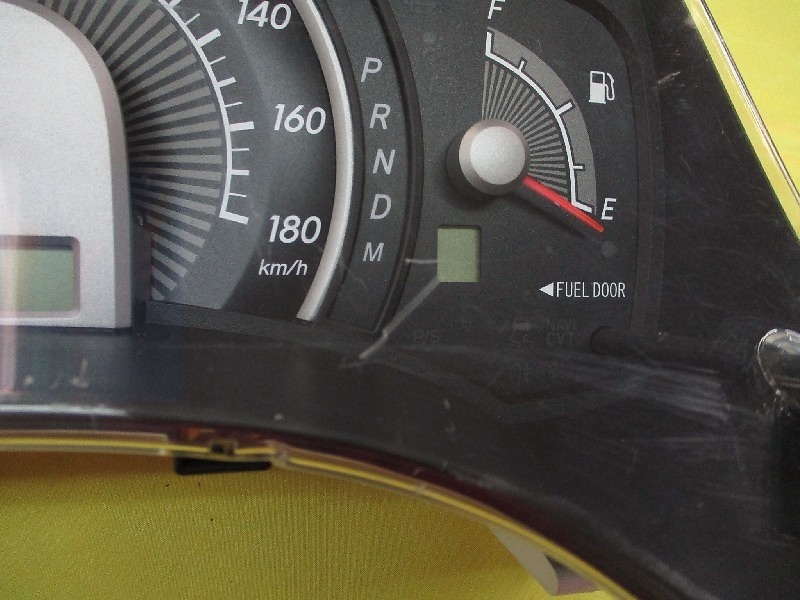 Toyota - Junk! Isis (Series 10) Genuine Meter
