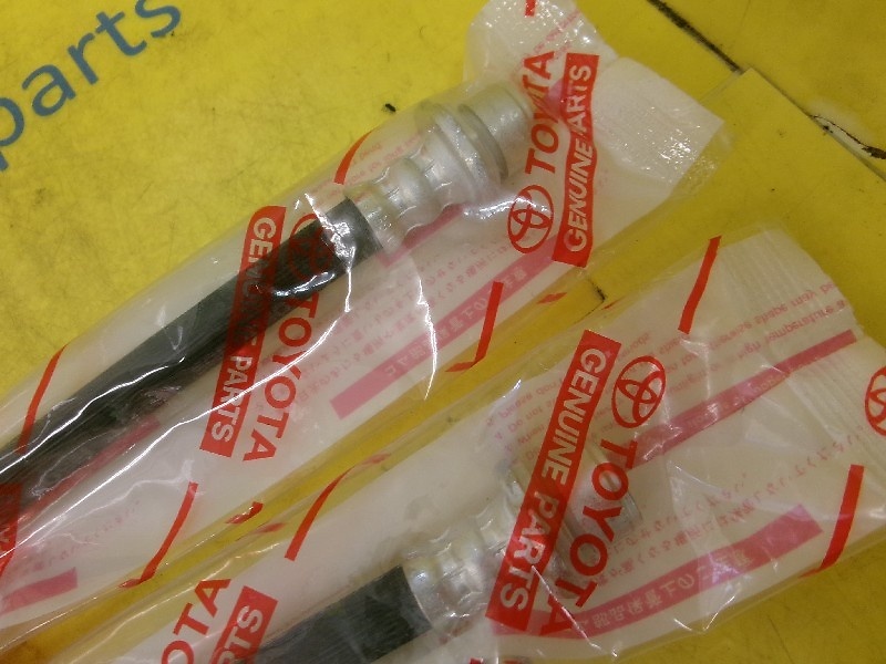 Toyota - Runkle (URJ202W) Genuine Rear Brake Hose