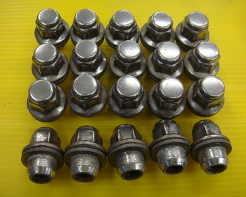 Nissan - 20 genuine Nissan nuts (with washer)