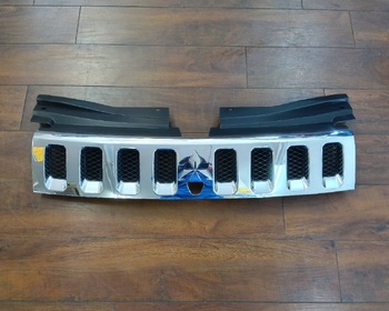 Mitsubishi - Delica D5 (early model) genuine grill