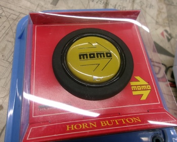 Momo - Out of stock! Momo horn button/yellow