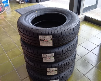 Bridgestone - 4 unused NEWNO tires (185/70R14)