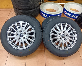 Toyota - Genuine Esquire/New 15-inch 4-piece set