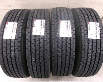 Yokohama - 4 unused studless tires (195/80R15)