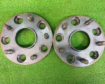 Silk Blaze - Used wide spacer (5H/114.3/16?)