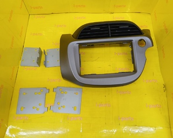 Honda - Fit (GE8) genuine 2DIN audio panel