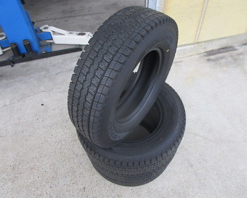 Dunlop - Used studless tires (165R13LT) 10mm, set of 4