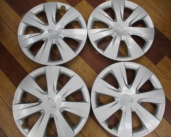Subaru - 4 genuine Subaru 15-inch hubcaps