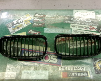 BMW - BMW (E90/E91) Genuine kidney grille left and right