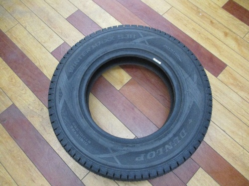 Dunlop - 1 unused studless tire (195/80R15)