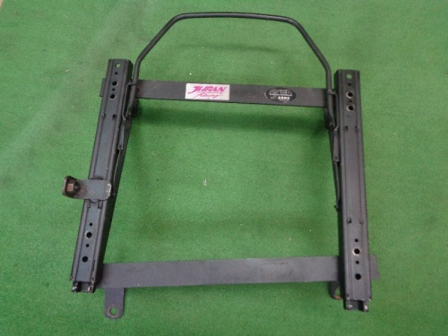 Juran Racing - Right side seat rail for Wish (10 series)