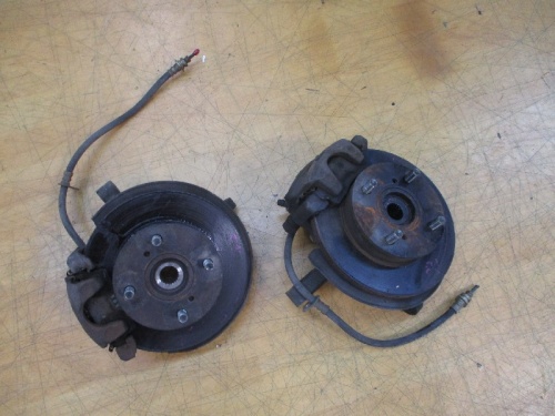 Suzuki - Lapin (HE21S) genuine hub knuckle +