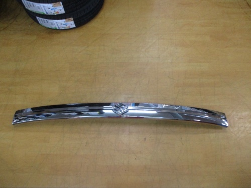 Suzuki - Solio (MA37S) genuine back door garnish