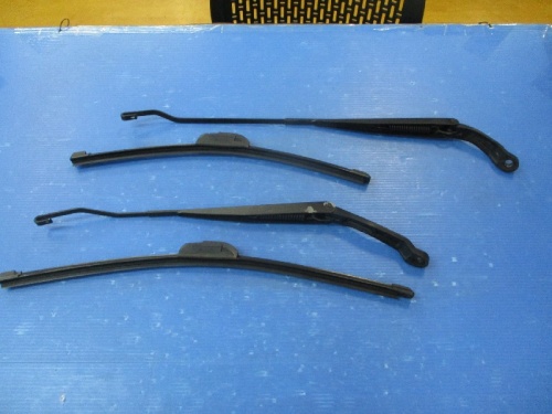 Honda - Civic (DC2) genuine front wiper arm left and right