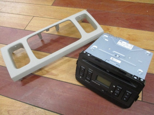 Suzuki - Alto (HA36) genuine CD/AUX deck