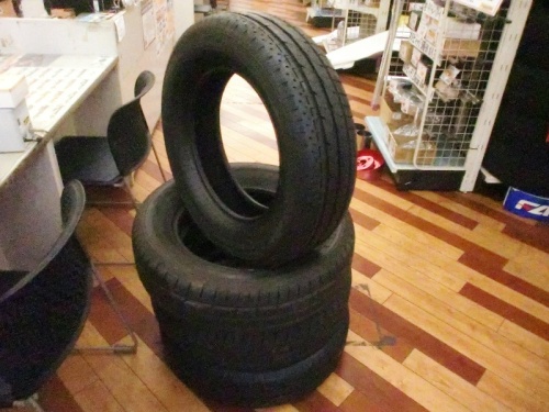 Bridgestone - 4 unused LUFT tires (215/65R16)
