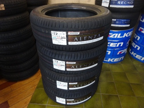 Bridgestone - 4 unused ALENZA tires (235/55R18)