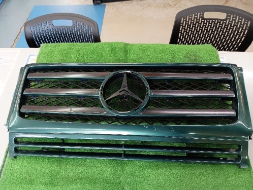 Mercedes Benz - Mercedes G-Class (W463) Genuine Front Grille