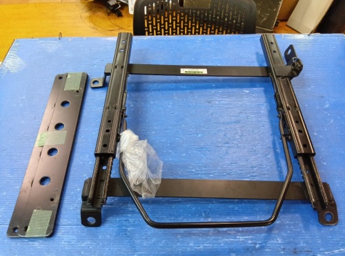 Juran Racing - Aftermarket seat rail for JZX100 Mark II, driver's side