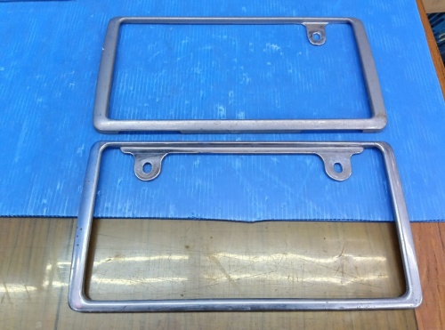 Unknown - Set of 2 universal number plates (metal)
