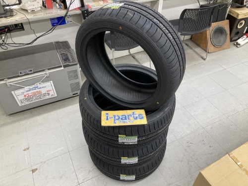 Dunlop - Unused tires (215/45R18) set of 4/DL