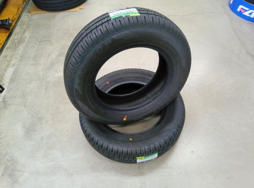 Dunlop - 2 unused tires EC204 (175/70R14)