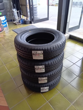 Bridgestone - 4 unused NEWNO tires (185/70R14)
