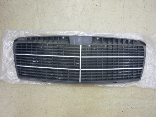 Mercedes Benz - E-Class/W210 genuine grill