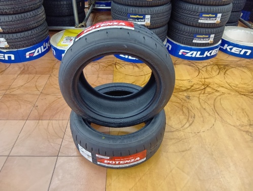 Bridgestone - 2 unused tires (205/50R16)