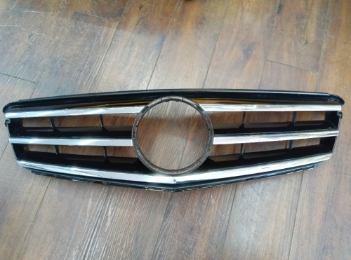 Mercedes Benz - Genuine Mercedes-Benz C-Class (W204) grille (black)