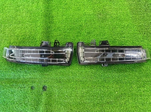 Mercedes Benz - Genuine Mercedes-Benz door mirror turn signals