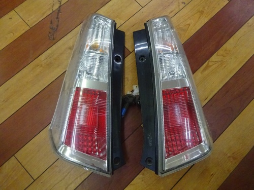 Suzuki - Wagon R Stingray (MH23) genuine taillights (left and