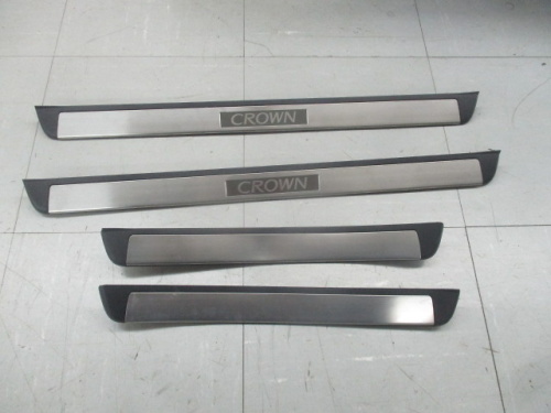 Toyota - Genuine Crown (GRS184) scuff plates (set of 1)