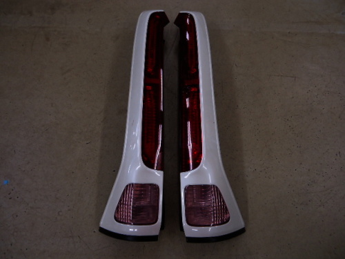 Nissan - C25 Serena genuine tail lens