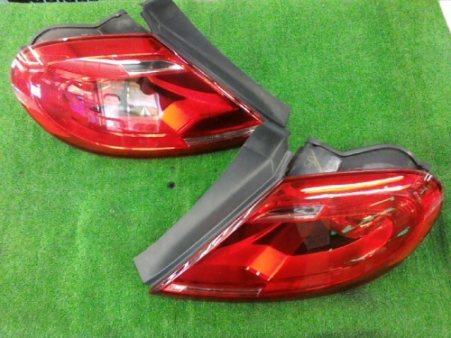 Volkswagen - The Beetle early model genuine tail light set (left and right)