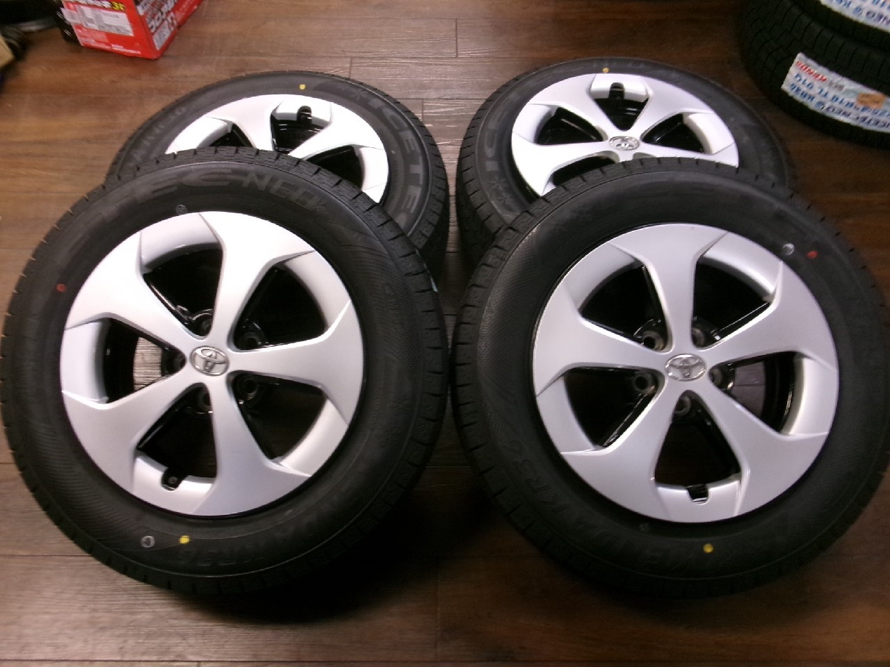 Toyota - Genuine/new 15-inch winter tires for 30-series Prius (set