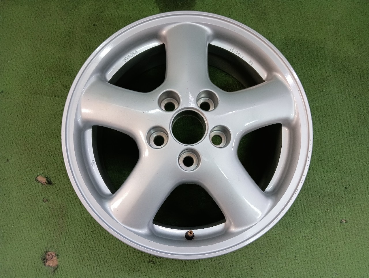 Toyota - One genuine Toyota (Chaser) 16-inch wheel. - Nengun