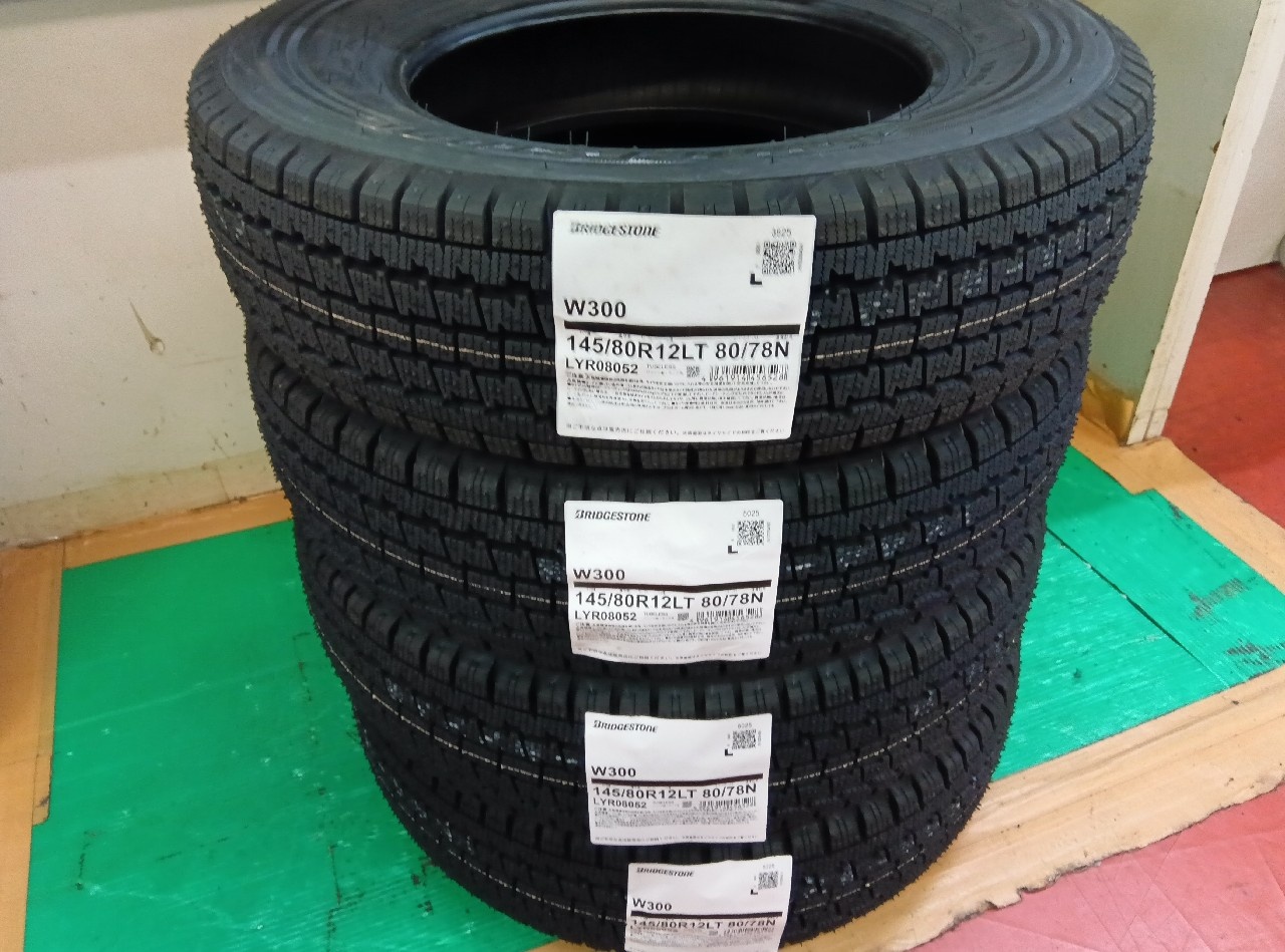 Bridgestone - Unused winter tires (145/80R12) - set of 4 - Nengun